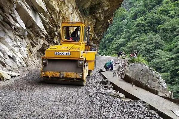 Road construction in Itanagar lowering surrounding ground level causing water entry into nearby homes – need for house lifting solution by SRBL